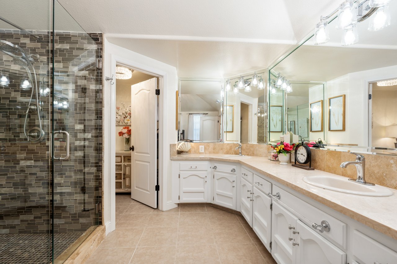 841 E Country View Circle