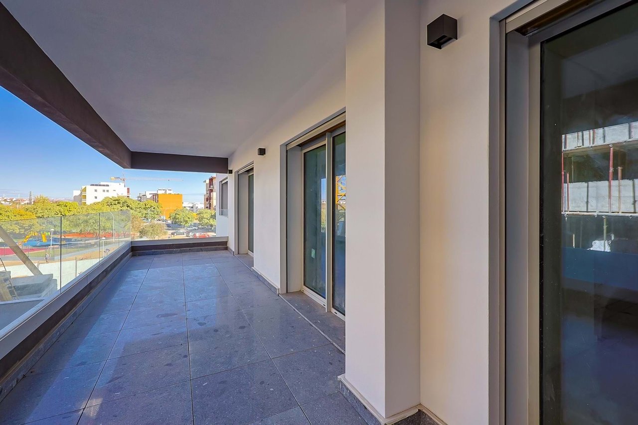 Modern 3-Bedroom Apartment in Camarate, Loures