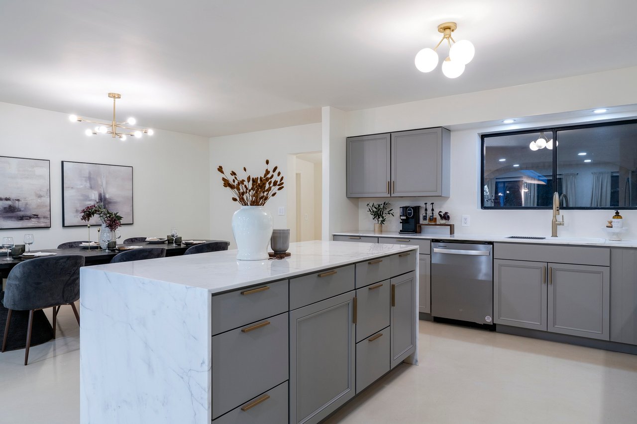 1005 W Emerine Drive