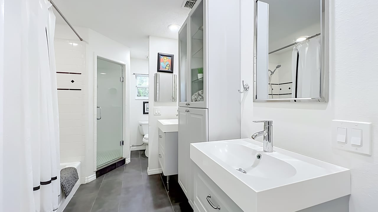 Winter Park Vias Traditonal 5-Bedroom Home near Racquet Club