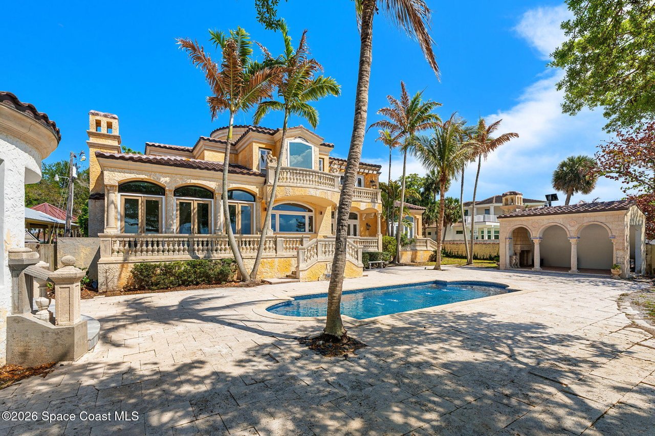 1000 N Riverside Dr