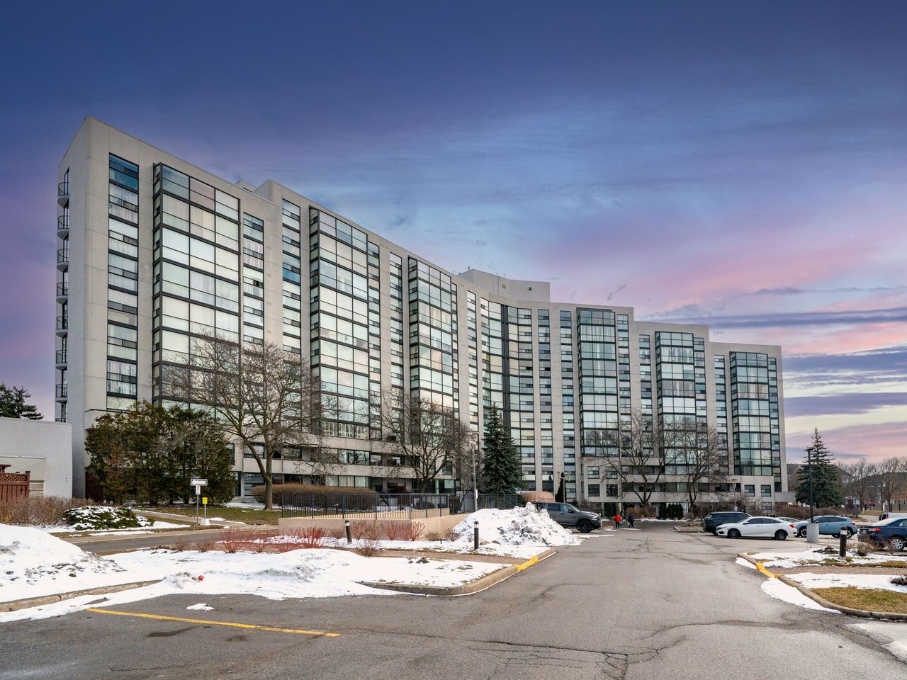 30 Harding Boulevard W, 404