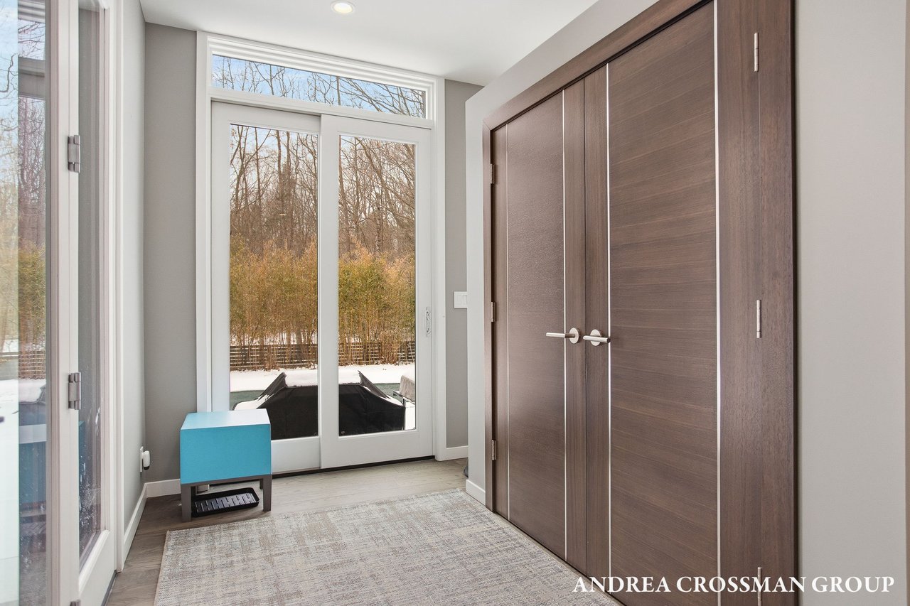 6919 Bendemeer Drive