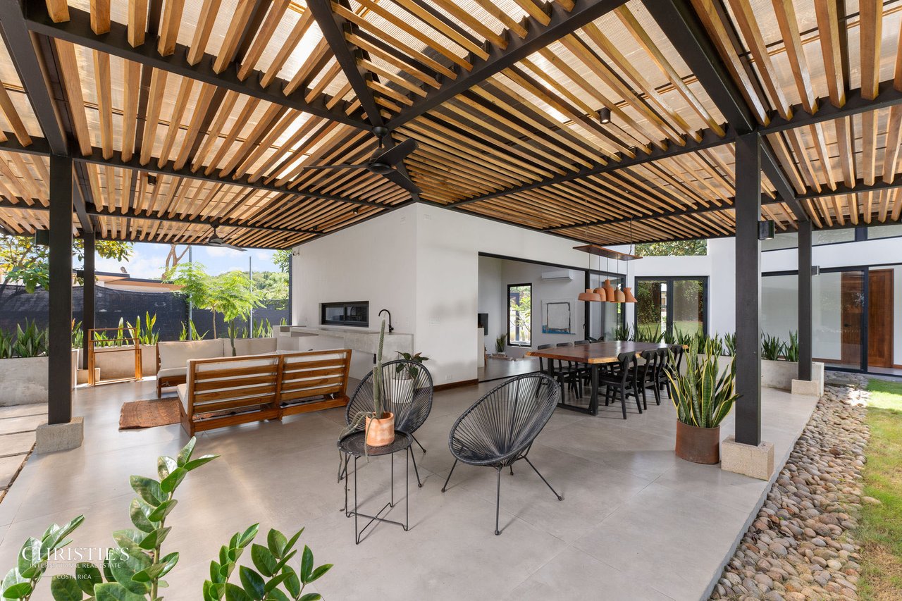 Casa Lola – Contemporary Beachside Oasis in Playa Grande