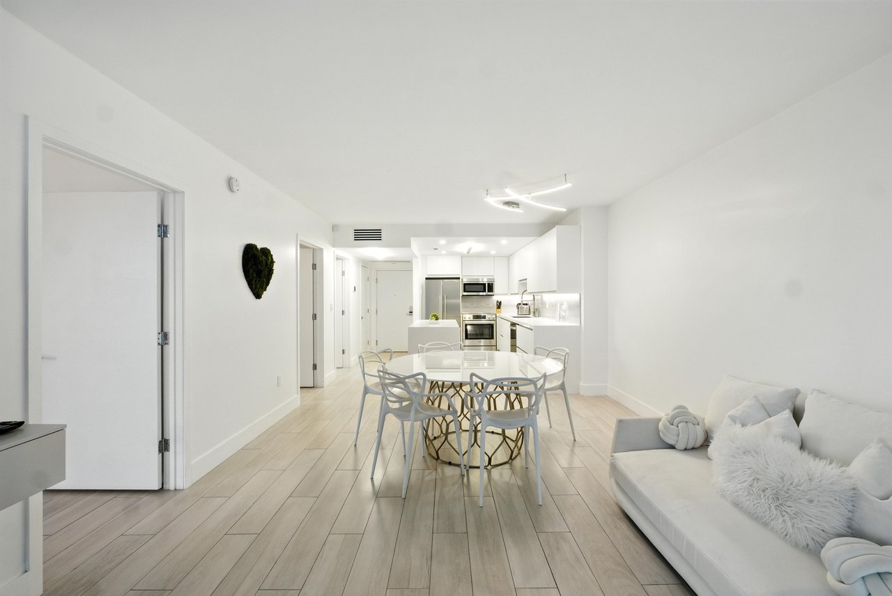 2301 Collins Ave #318  
