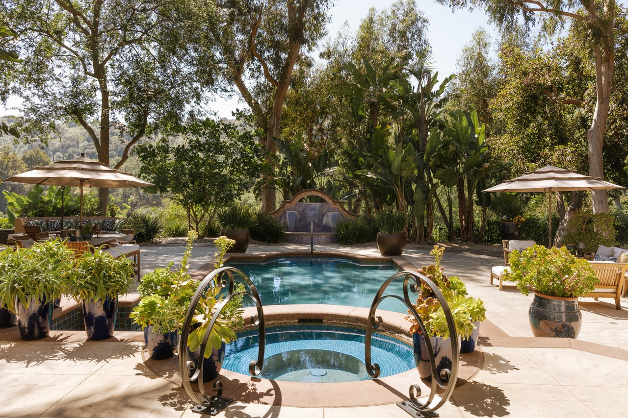 2700 Benedict Canyon Dr