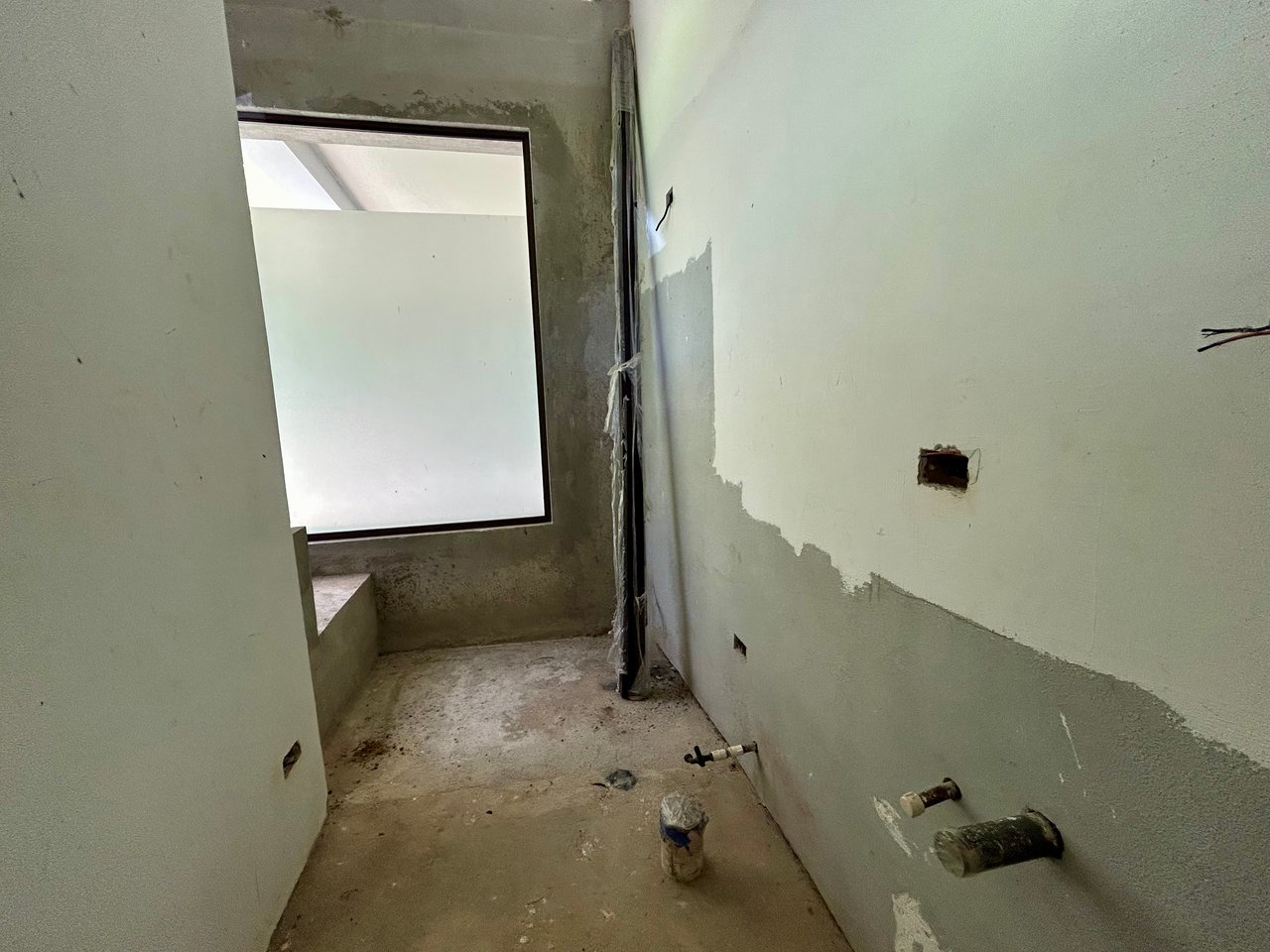 Fixer-Upper Home with an studio Office in Palmar Norte on a 4-Hectare Property