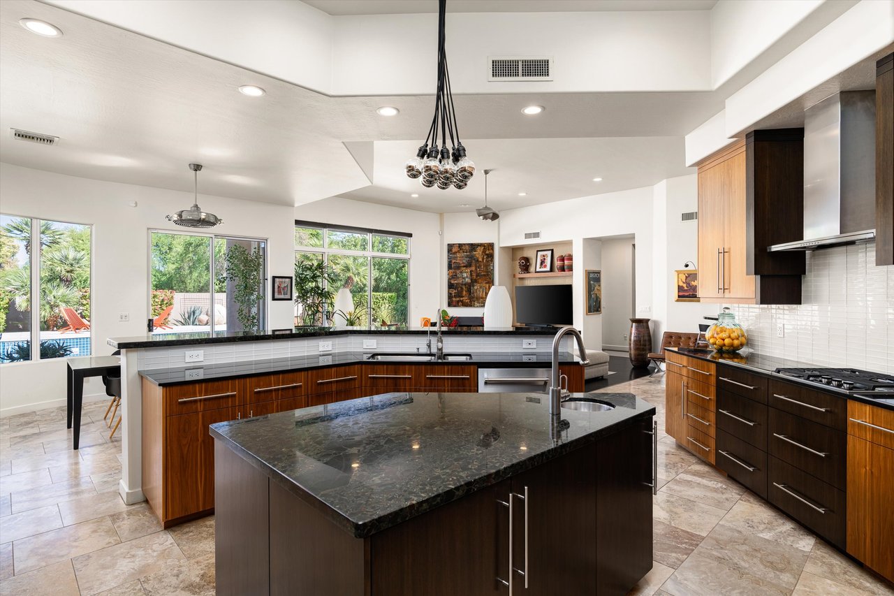 7124 E FOOTHILL Drive