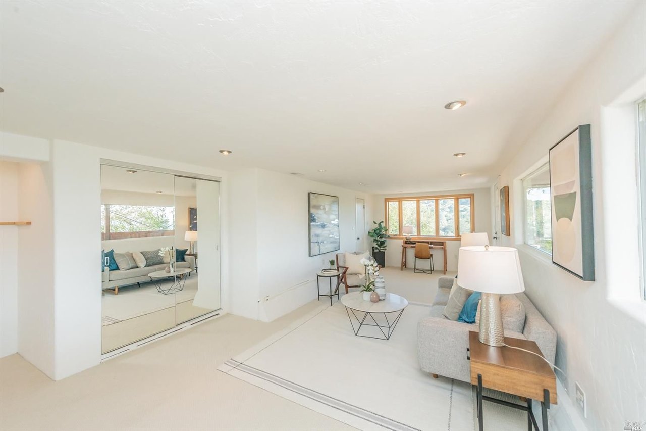 50 Oakwood Ct