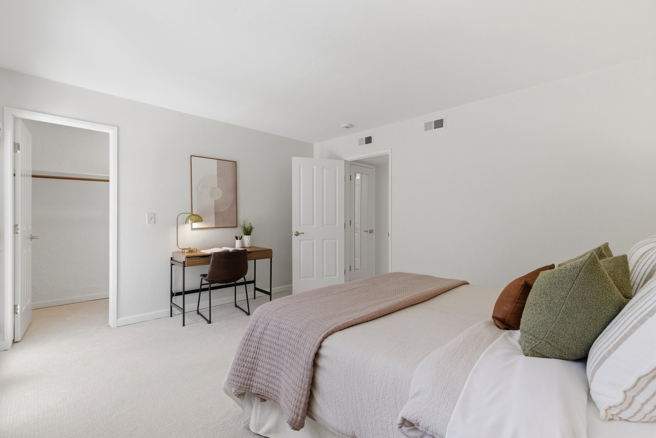 1038 East Evelyn Avenue