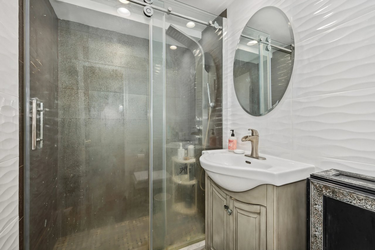 211 East 53rd St #14H