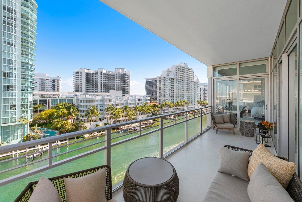 Aqua Gorlin Residence 703