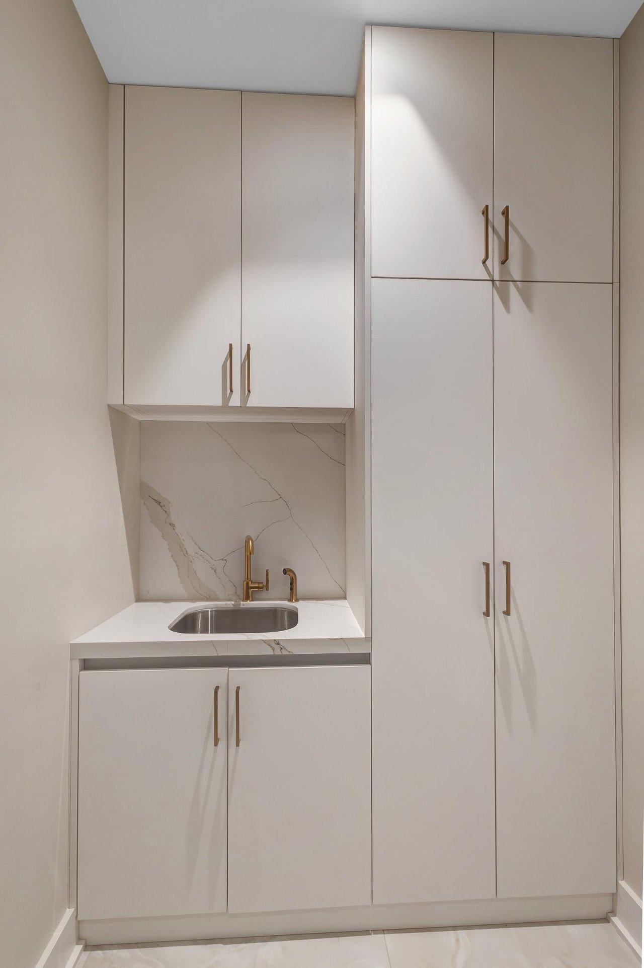 Aqualina Beach Front Apartment, 1103 