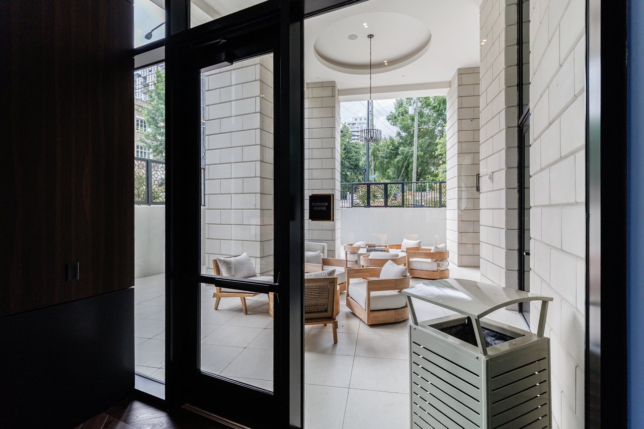 2425 Peachtree Road Unit 1806
