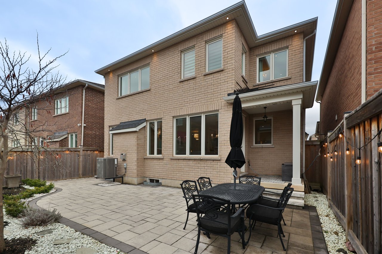 3205 Violet Gardens, Oakville