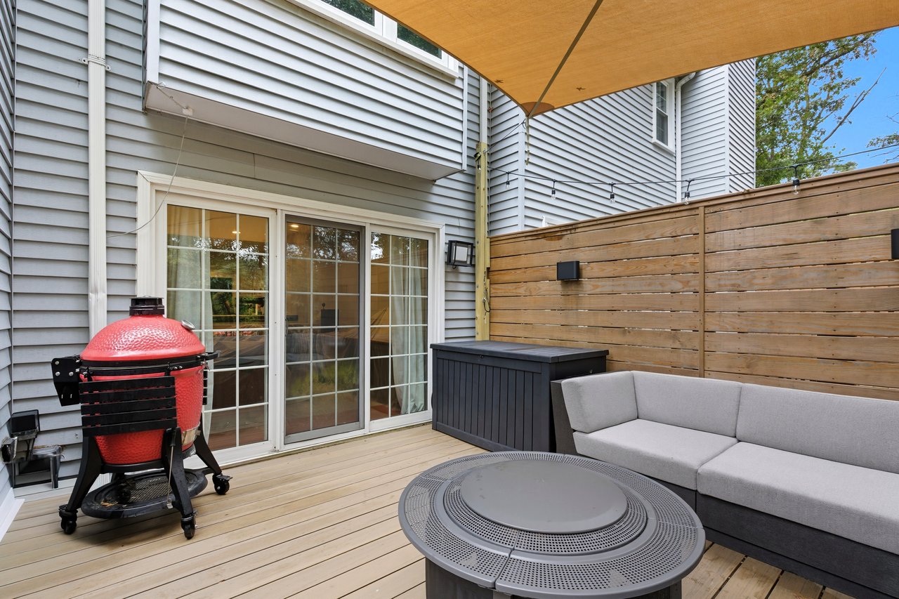 Turnkey 2 Bed Townhome plus Den & Designer Finishes 