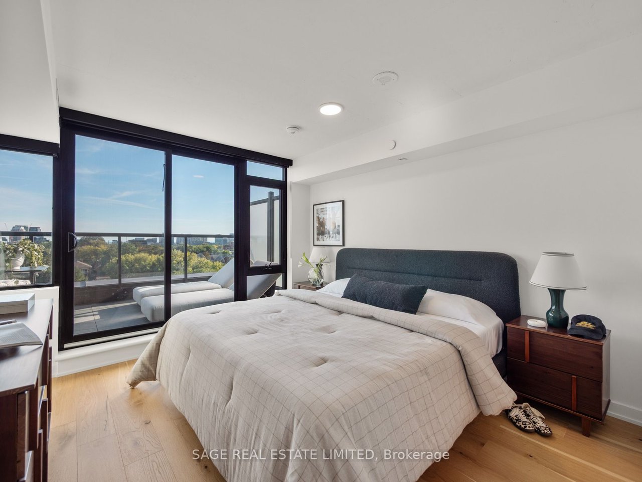 THE CARVALO ON COLLEGE PENTHOUSE