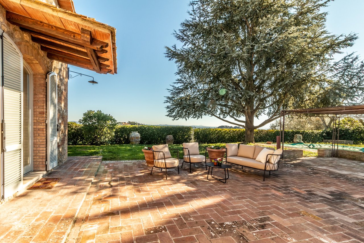 Tuscan Villa With Panoramic Country Views