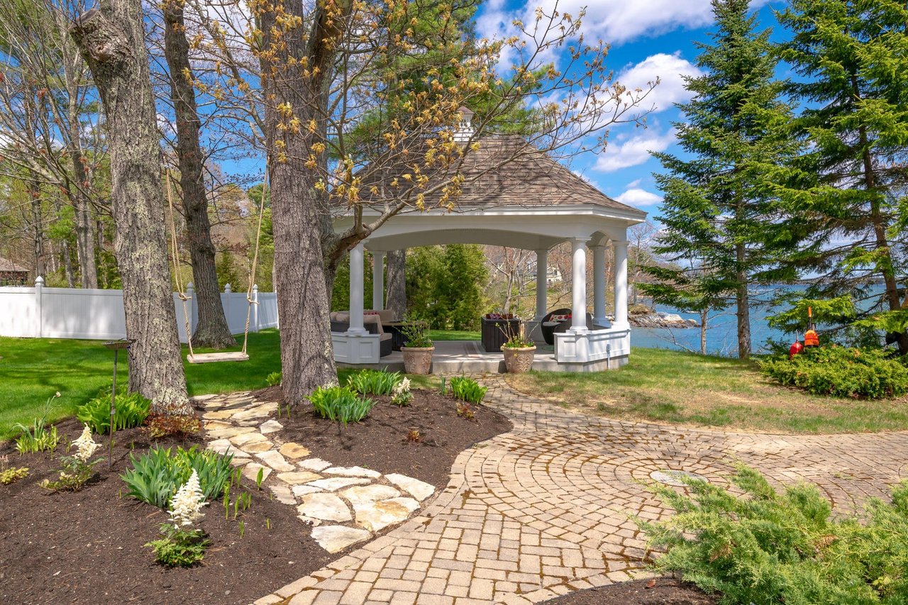 373 Lower Flying Point Road, Freeport