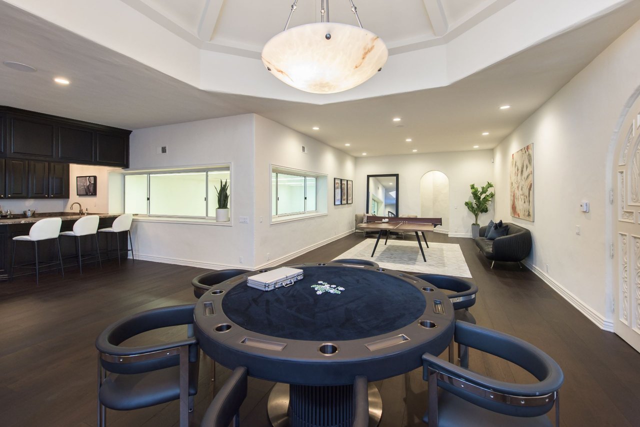 1275 Benedict Canyon Dr