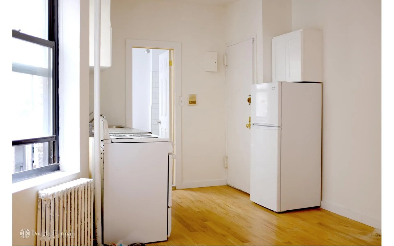 409 West 48th Street Unit: 4RE