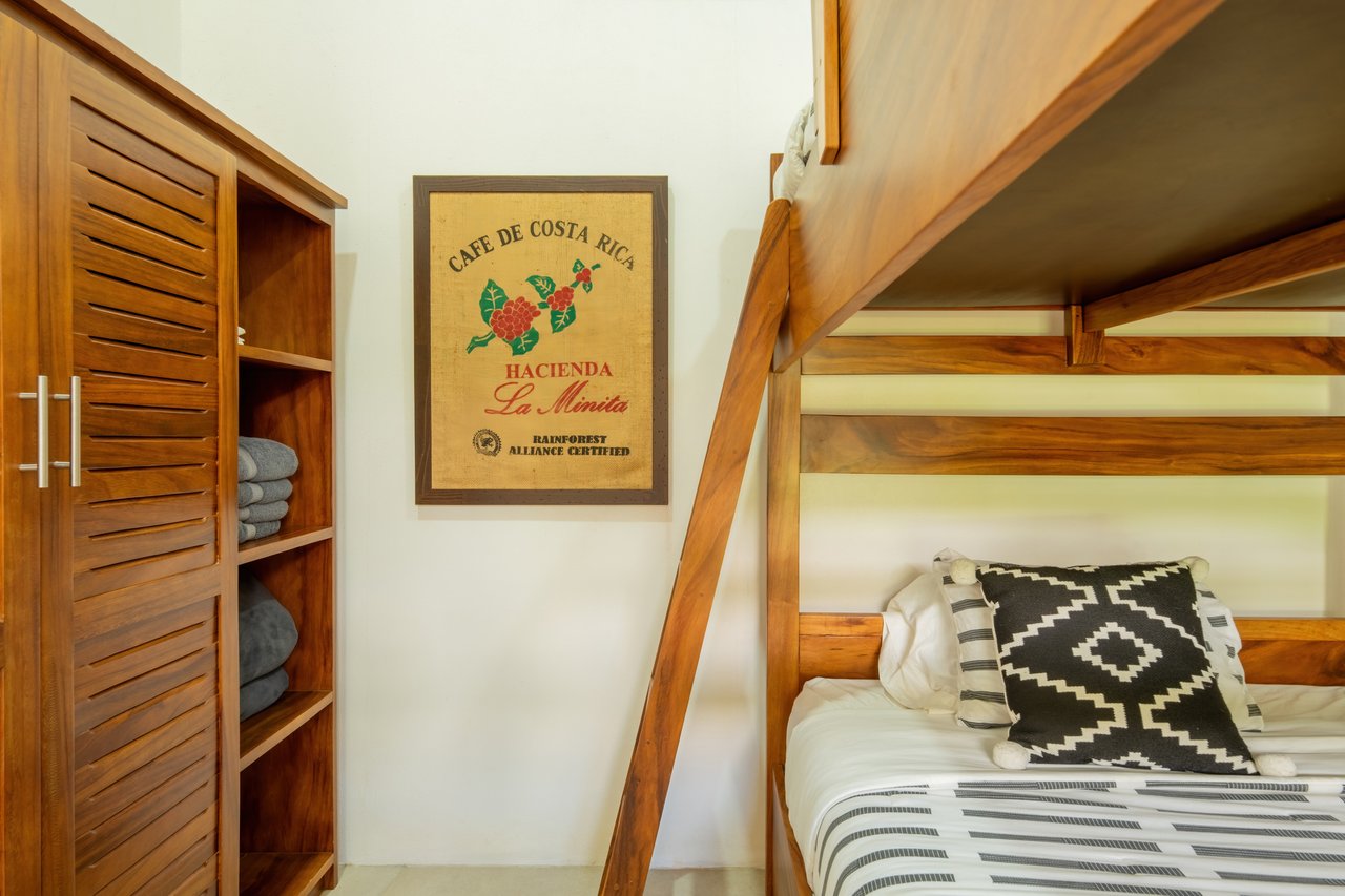 3 Bedroom Stylish Oasis, Close to the Beach and the Uvita River!
