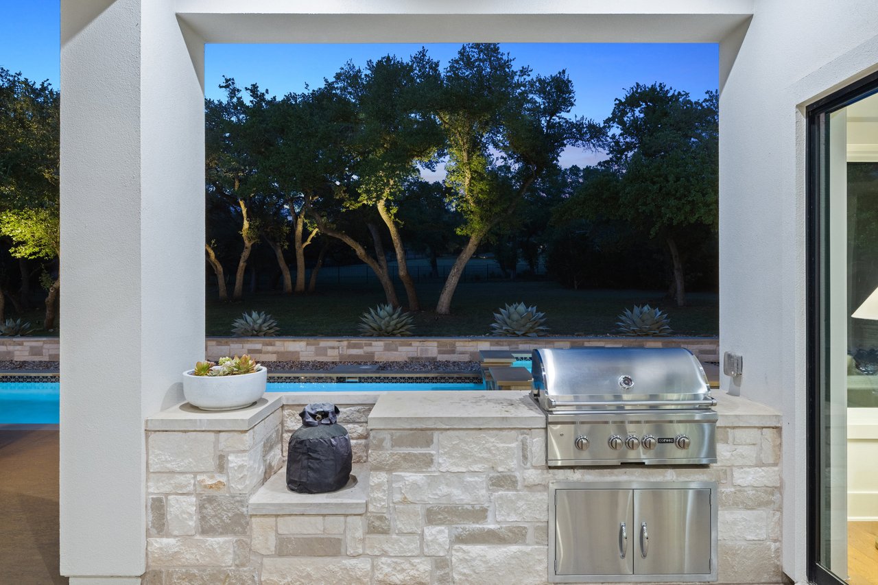 8325 Lakewood Ridge Cv