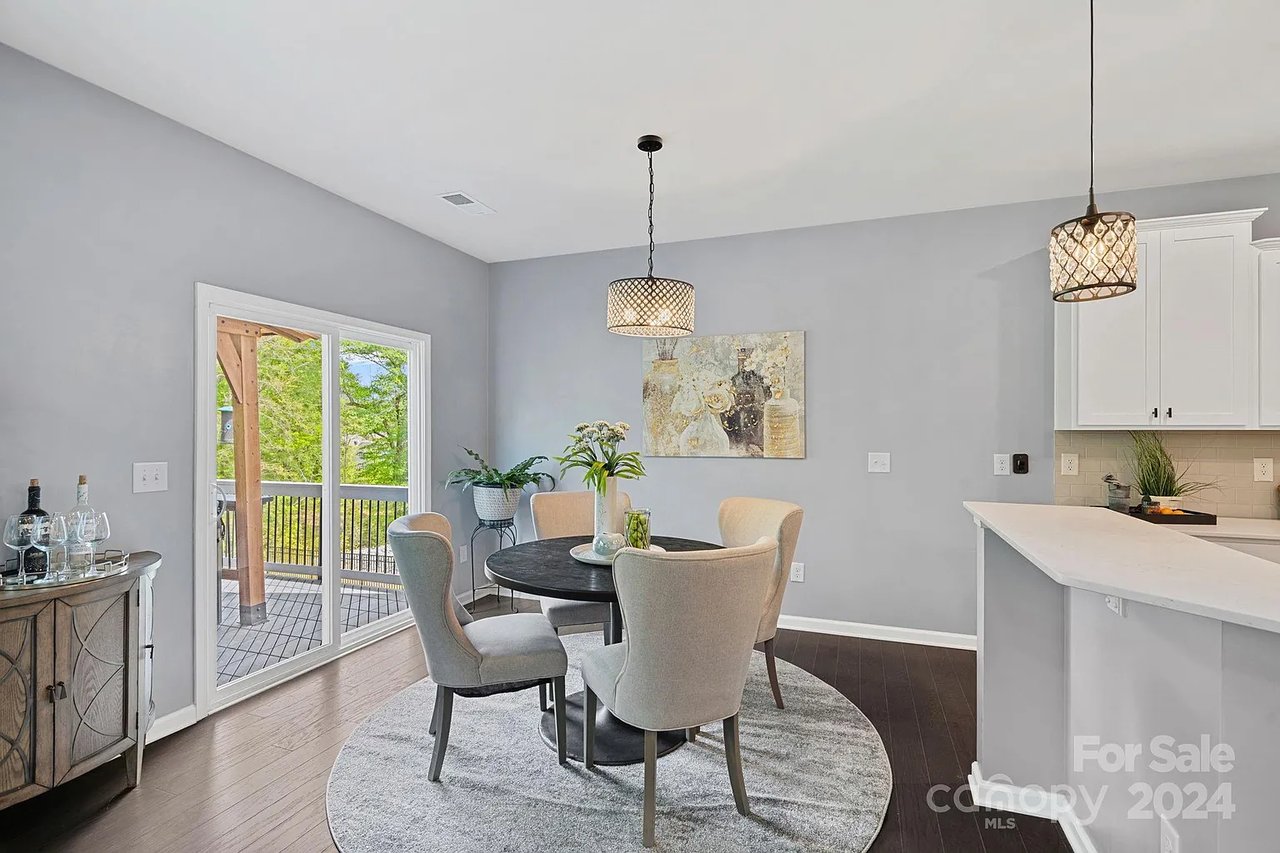 916 Pecan Tree Ln
