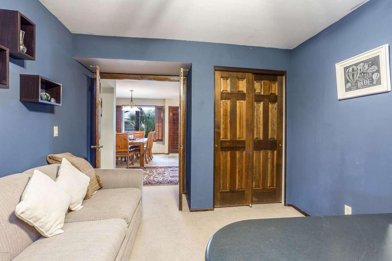 16043 N 52nd Pl