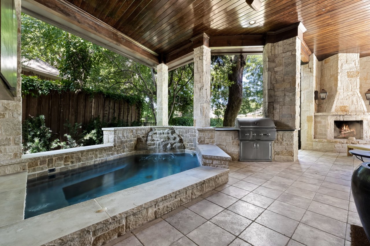 5620 Walnut Springs Ct