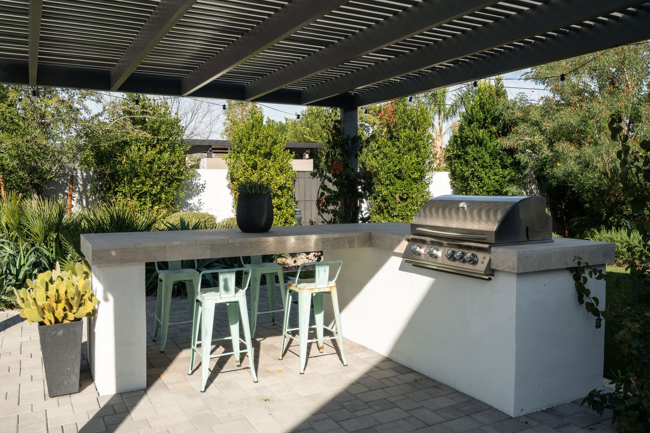 3226 E GLENROSA Avenue