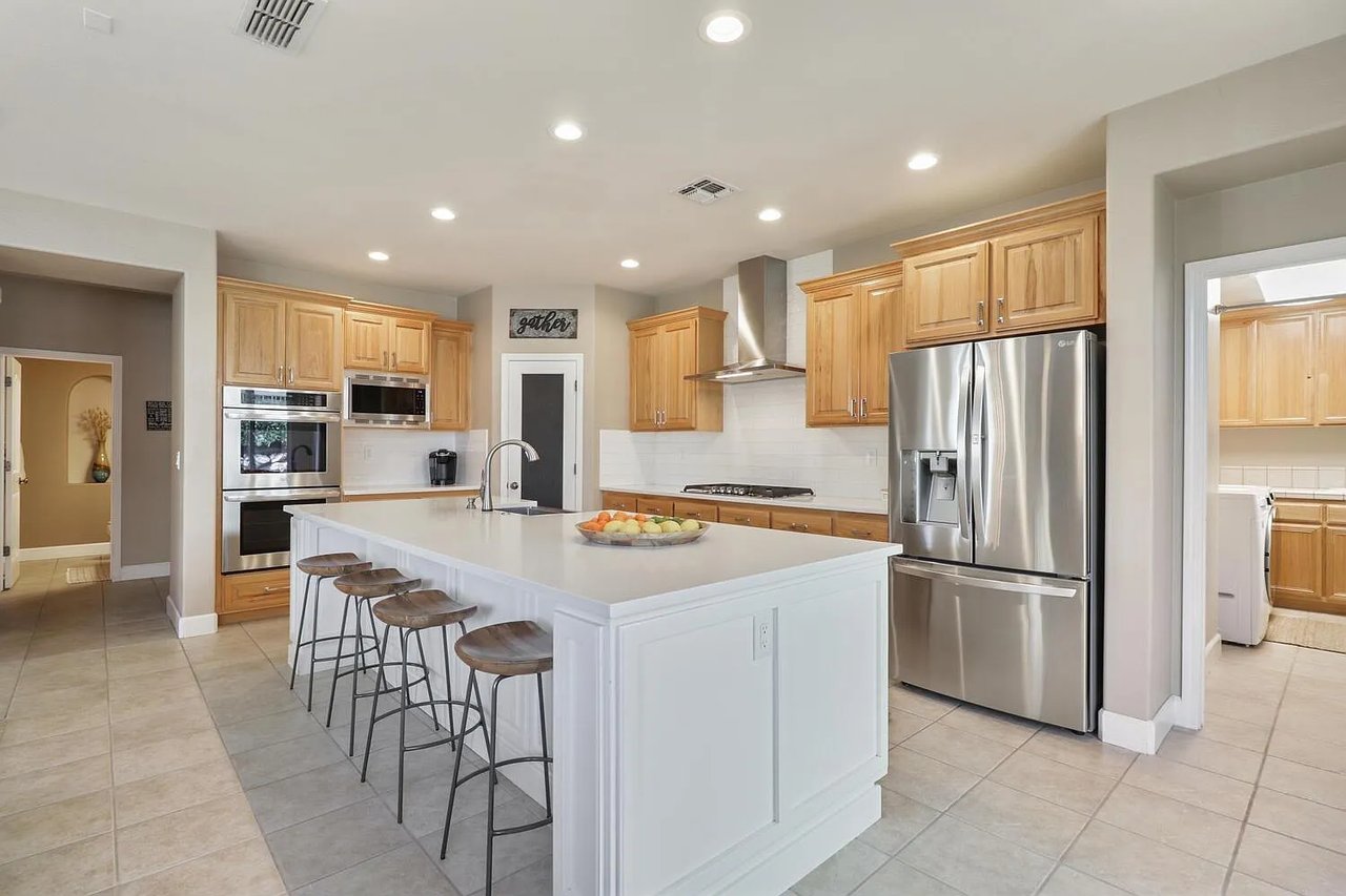 2200 Red Hawk Ct