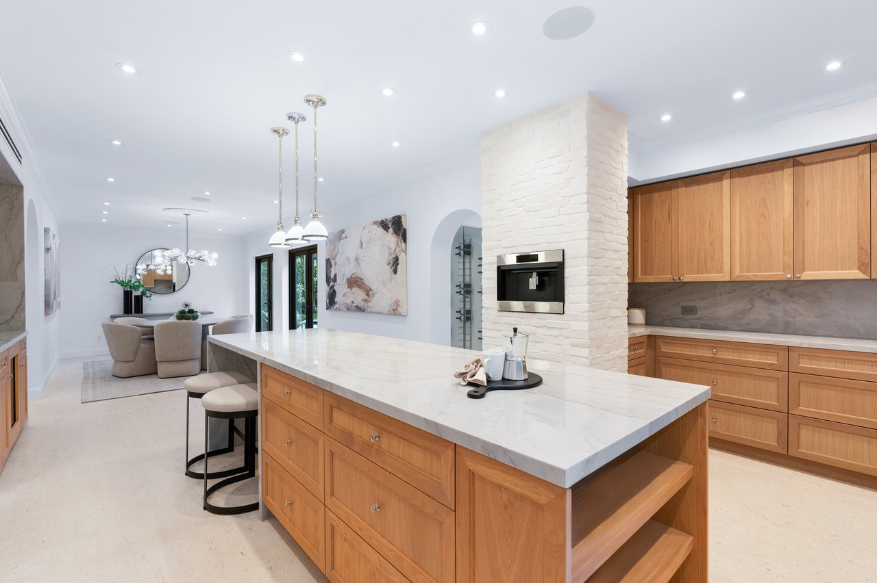 3700 Hibiscus Street "Casa Mamey"