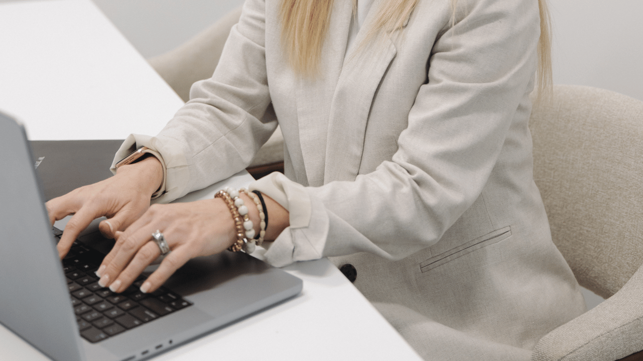 Mastering the Real Estate Balancing Act: How to Buy and Sell at the Same Time in 2025