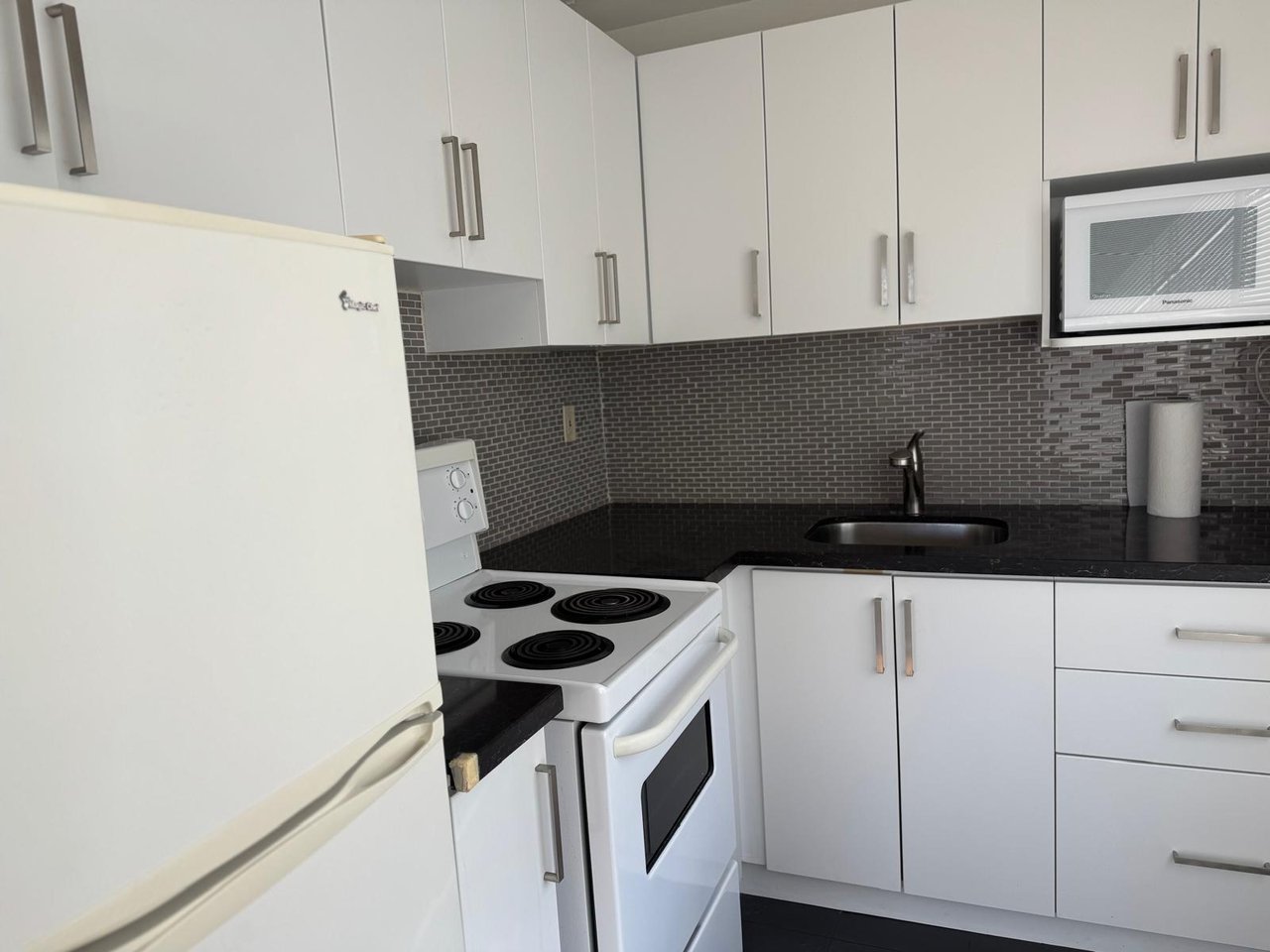 1112 Avenue Rd Unit: 302