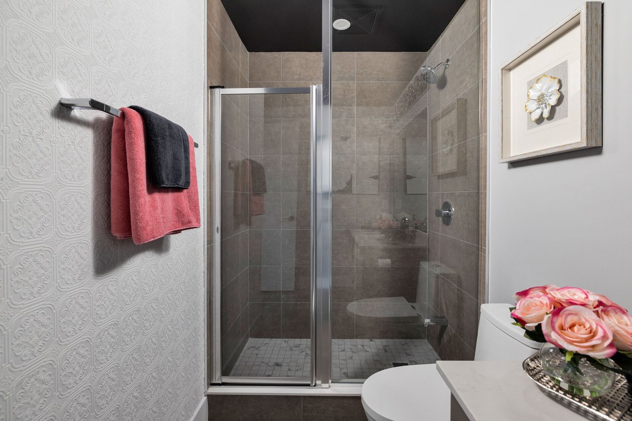 720-2450 Old Bronte Road Unit: 720