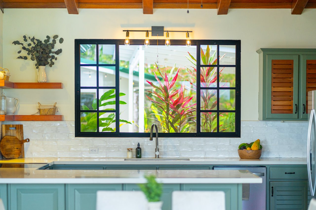 Ocean View Home in Escaleras with Guest House