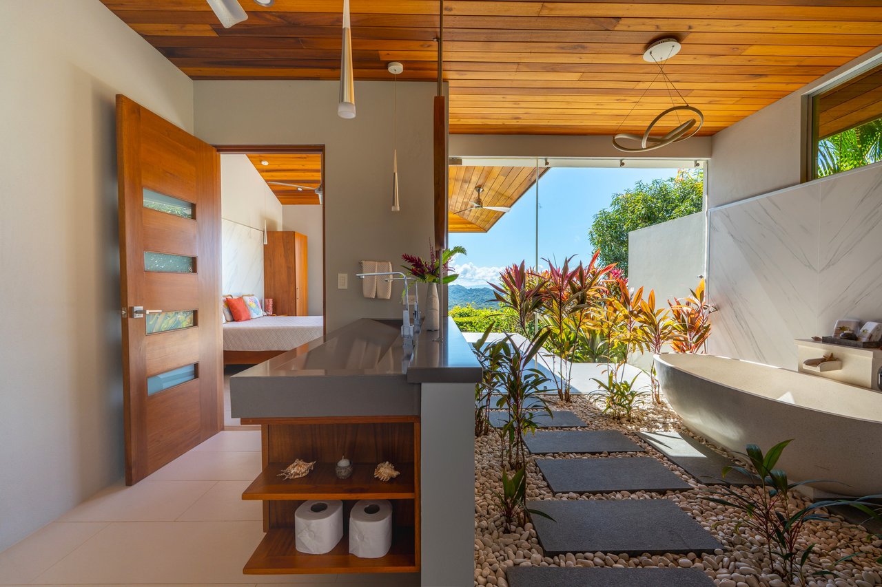 Blue Horizon – luxury ocean-view home in Ojochal, Costa Rica