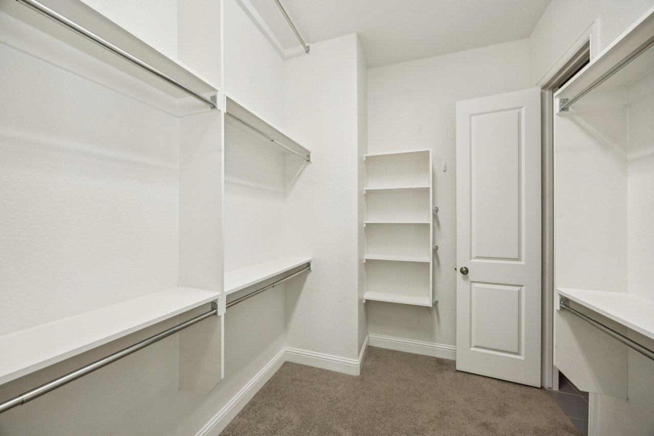 1001 Grassy Shore Ln