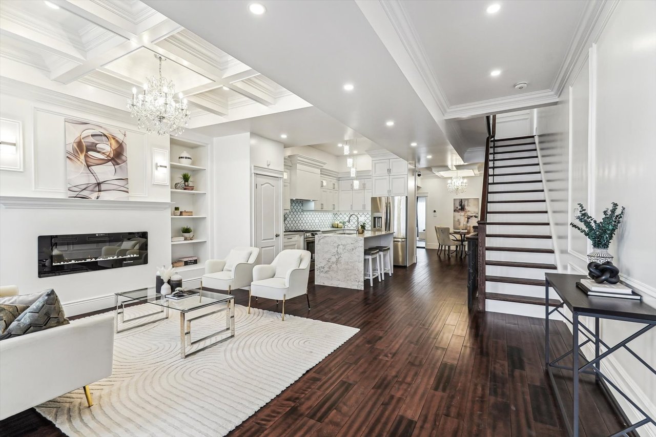 290 Bathurst St