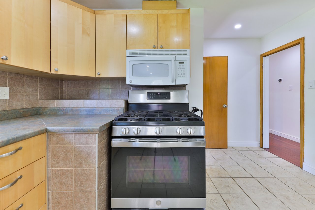 425 Plains Road W, Burlington