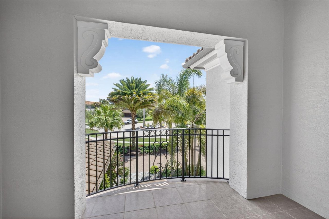 11135 Lynwood Palm Way
