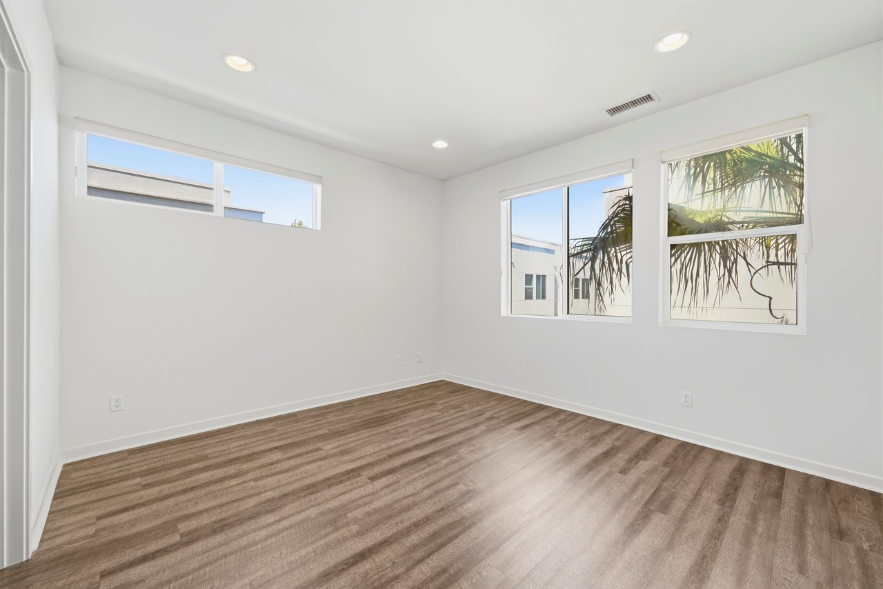 1688 Shoreline Way
