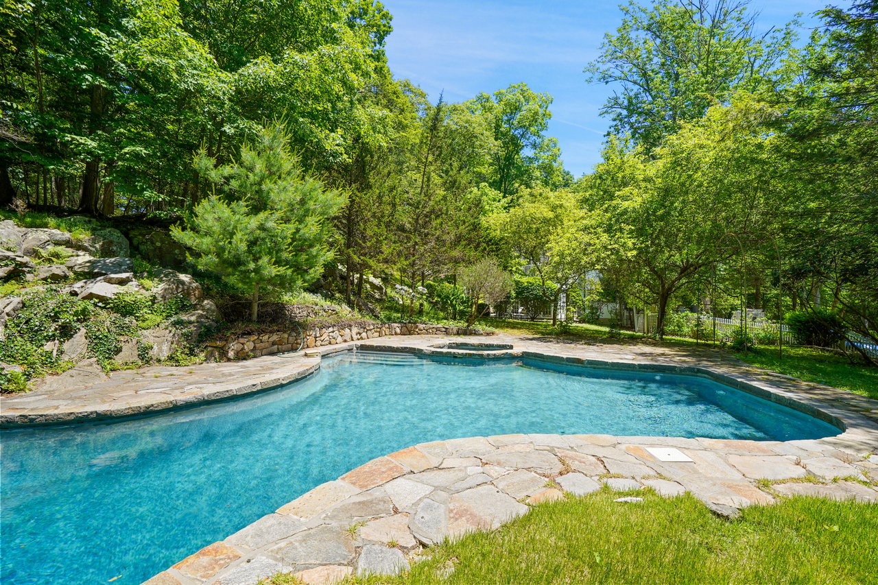 72 Old Mill River Road