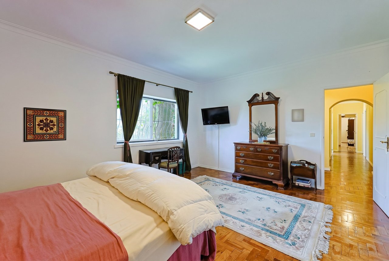 Exclusive Family Villa with Expansive Gardens Near Sintra’s UNESCO Heritage Centre