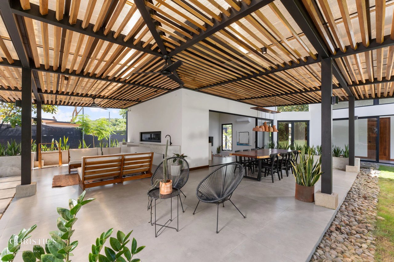 Casa Lola – Contemporary Beachside Oasis in Playa Grande