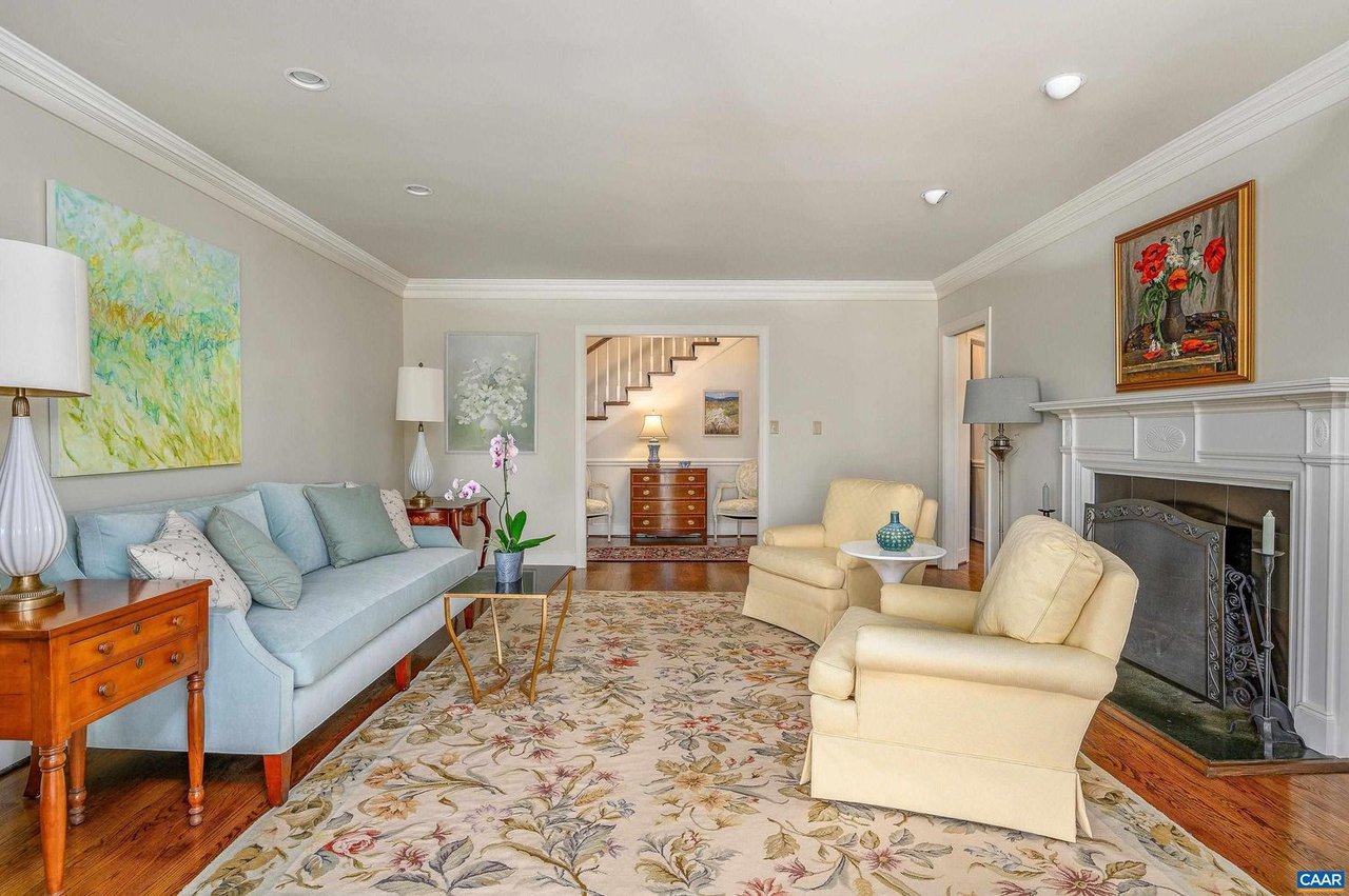 25 Ednam Village St