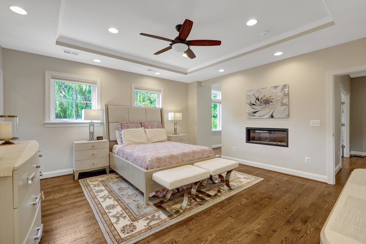 300 Jade Ct NW