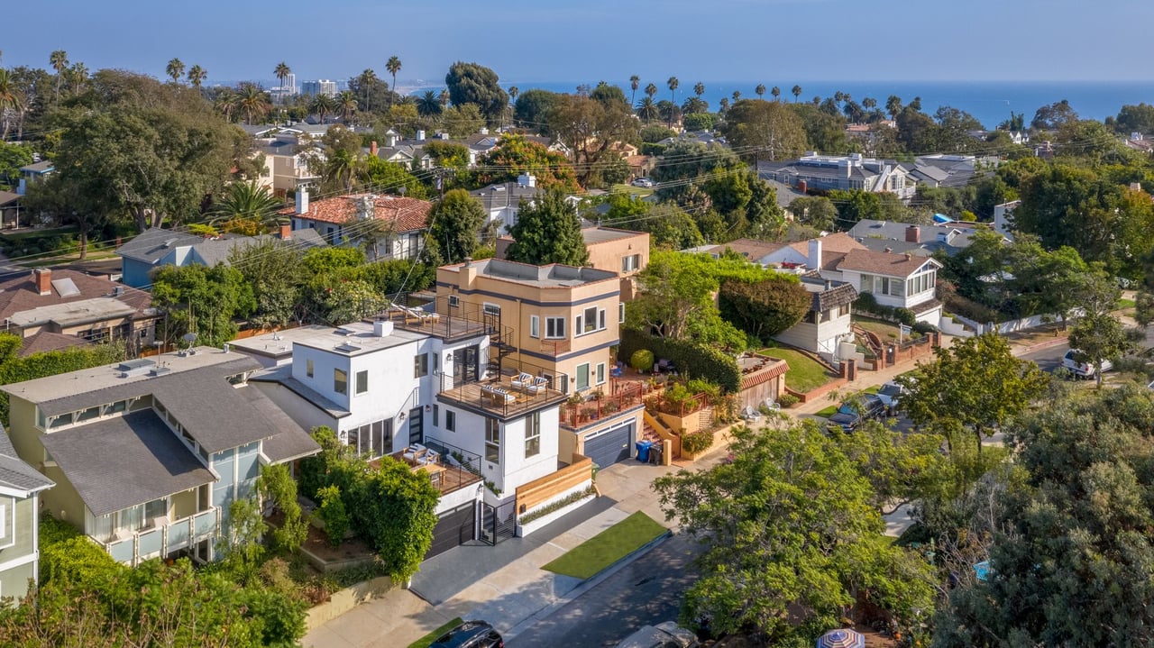 574 Mount Holyoke Ave