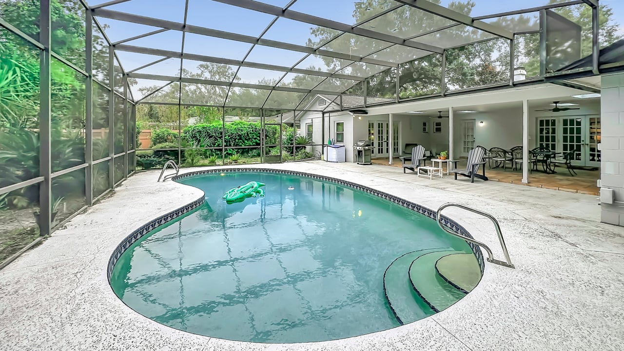 Winter Park Vias Traditonal 5-Bedroom Home near Racquet Club